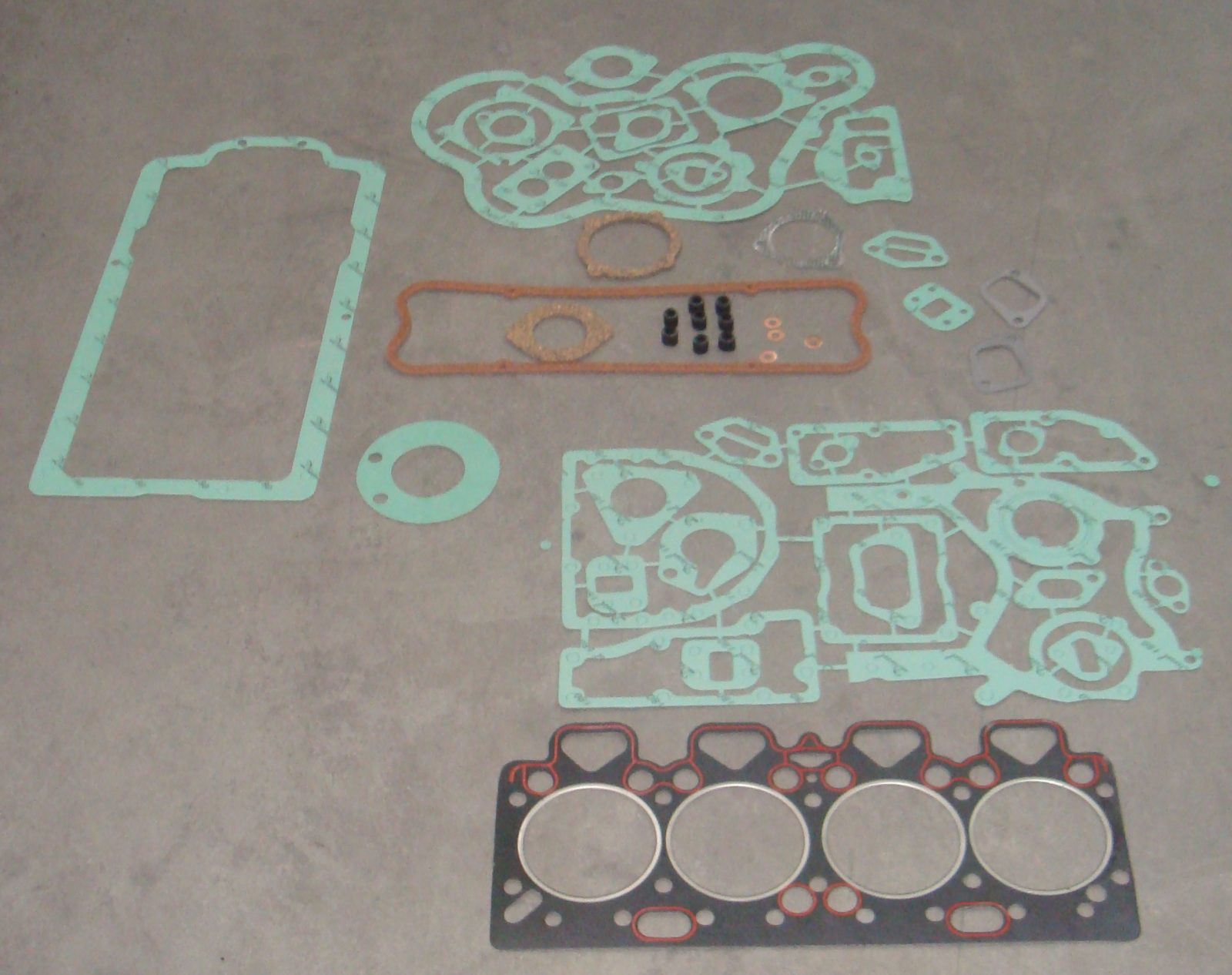 3H81027-GARNITURA-KOMPLEKT-ZA-D3900-BEZ-SEMERINGI.pic4_.jpg